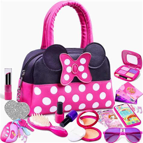fake bag she pretending